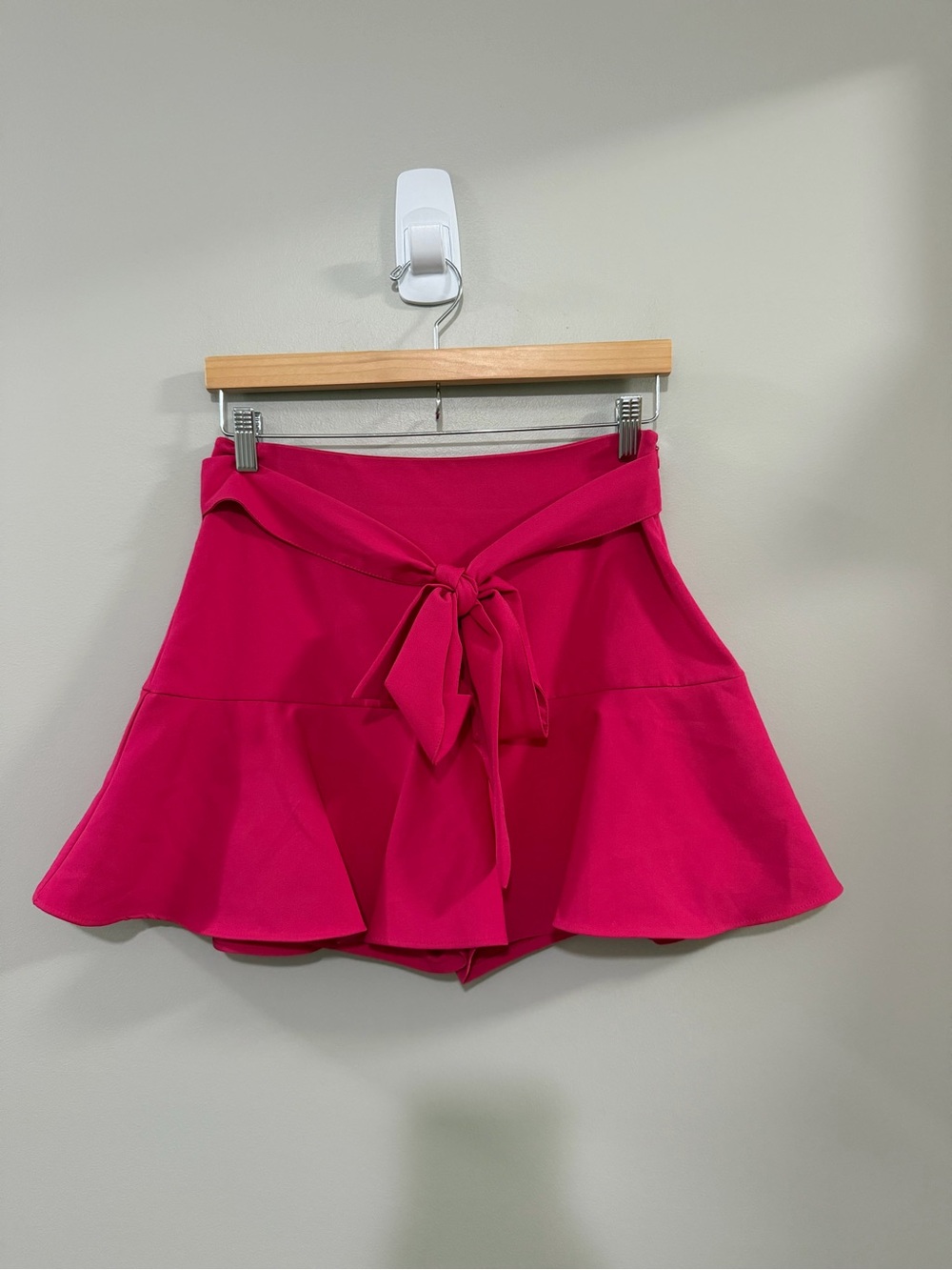Zara Fuchsia High Waisted Tied Belt Flared Ruffle Skort. Size M